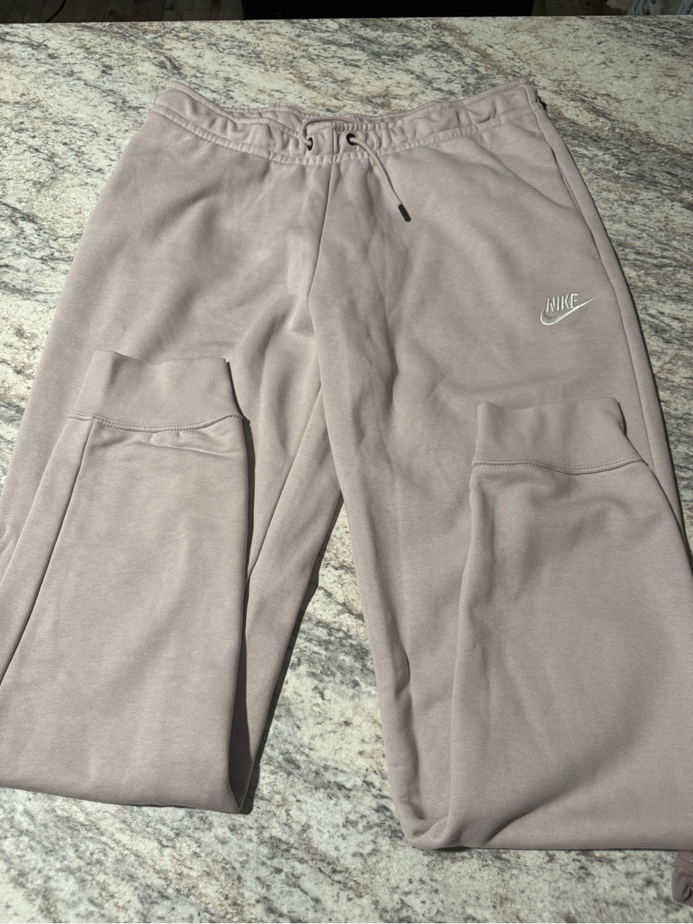 Nike Women’s Fleece Jogger Pants